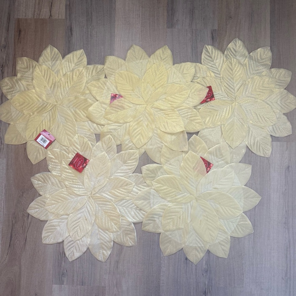 St. Nicholas - Gold Poinsettias Placemats